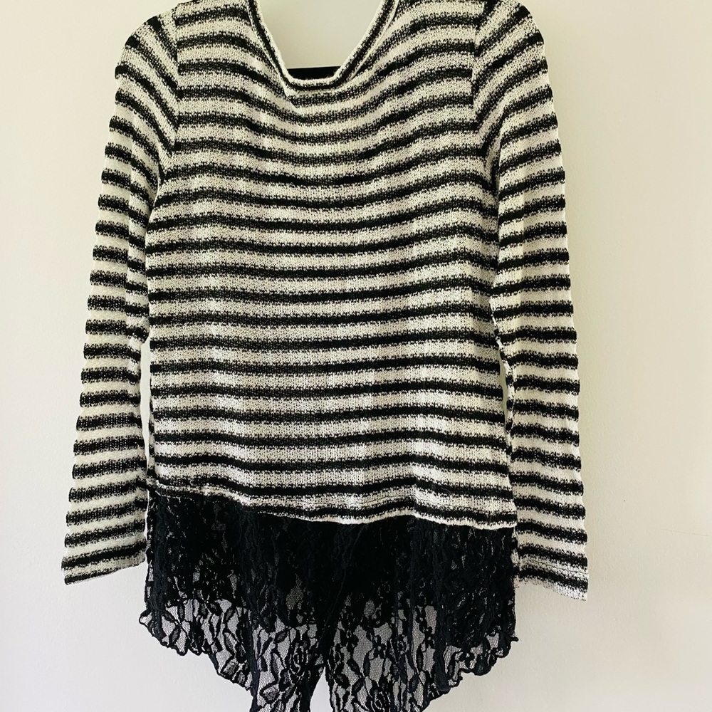 Striped Lace Top - Picture 4 of 4